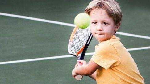 L'effetto positivo del tennis sui bambini