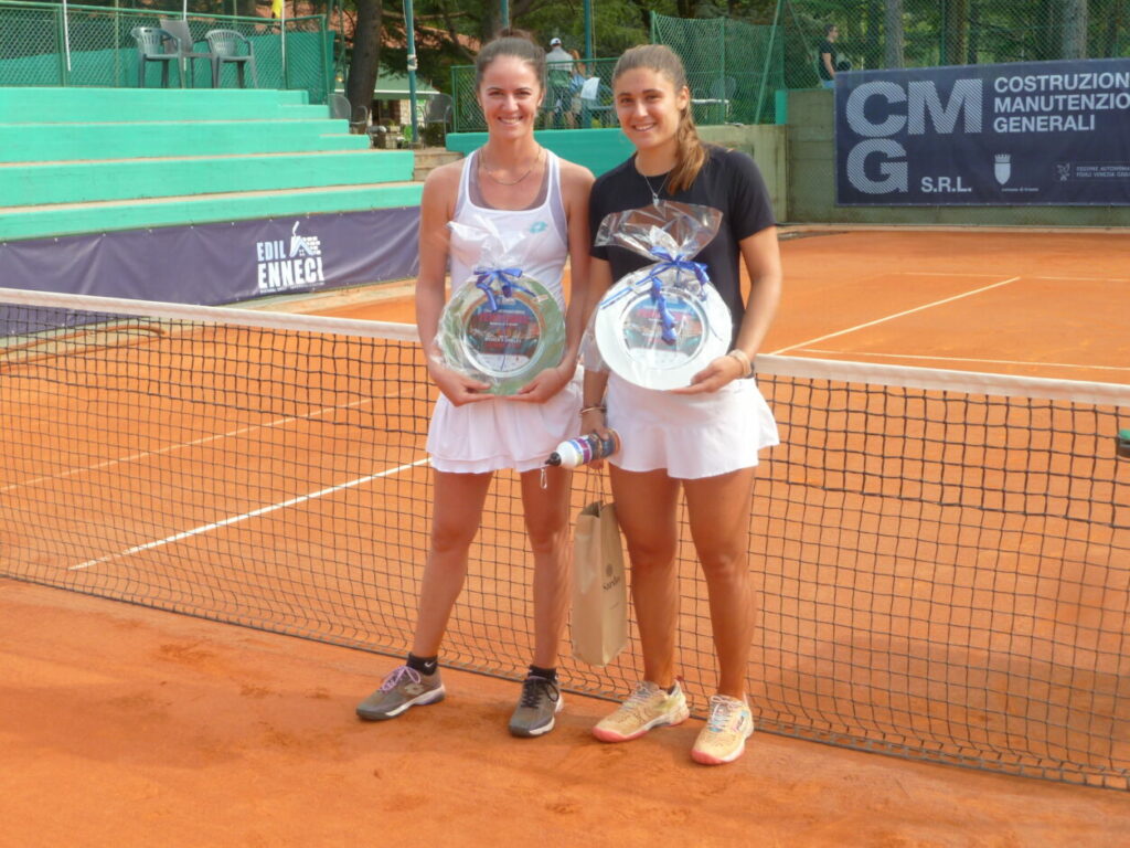 Le finaliste a fine match, a destra la vincitrice