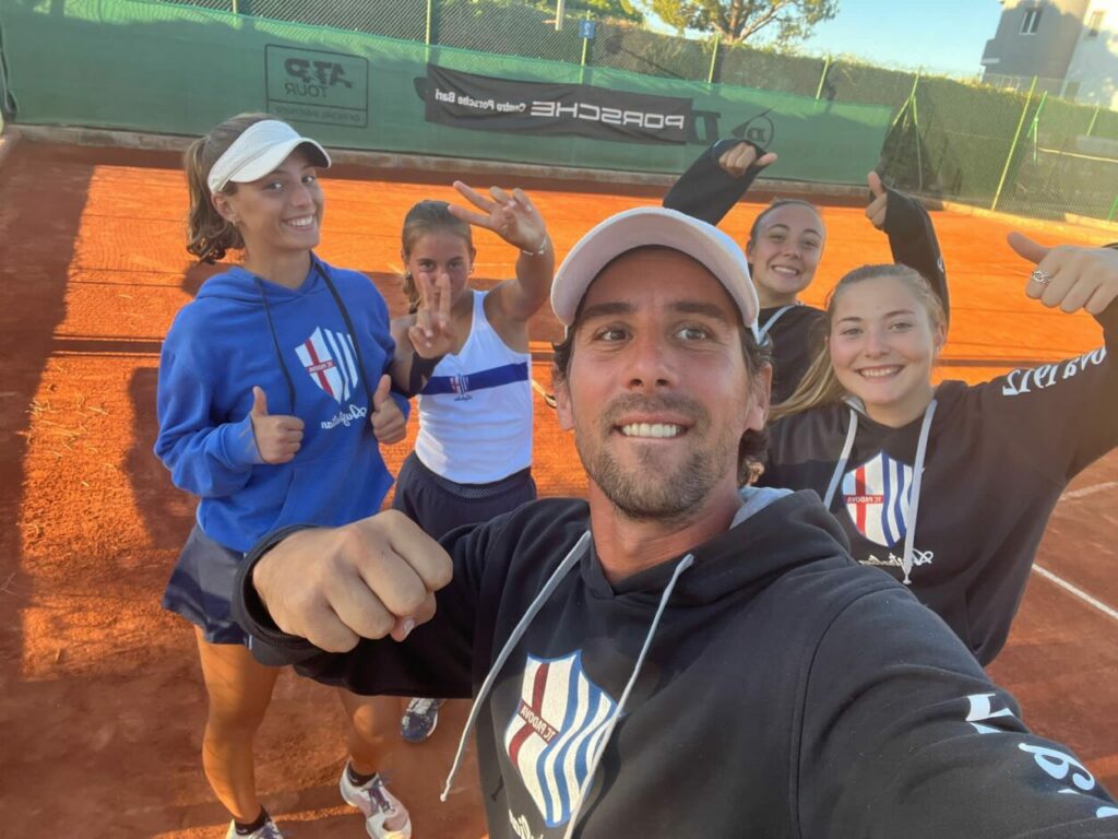 Riccardo Marcon con la squadra under 16 del TC Padova
