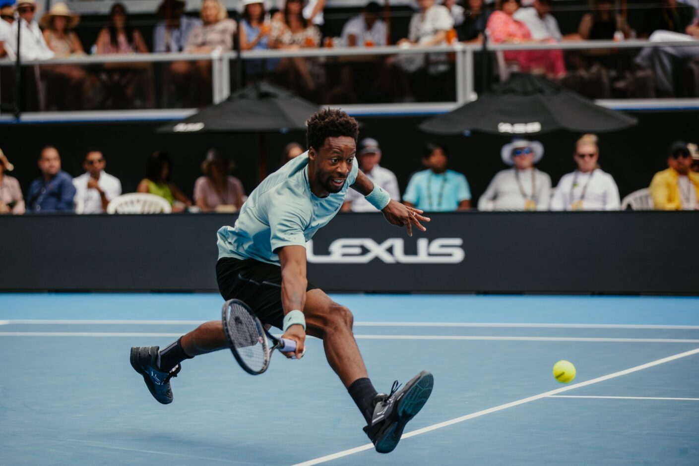 Monfils in azione durante la semifinale all'ASB Classic di Auckland