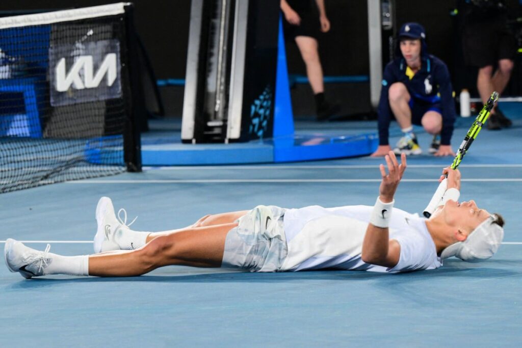 Rune supera Kecmanovic nel 3T degli Australian Open 2025 / fonte: X Holger Rune HQ