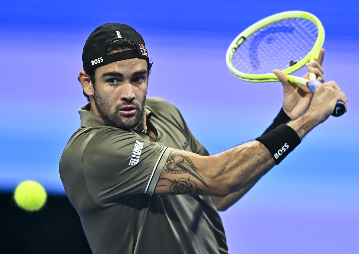 Berrettini in azione a Dubai contro Monfils