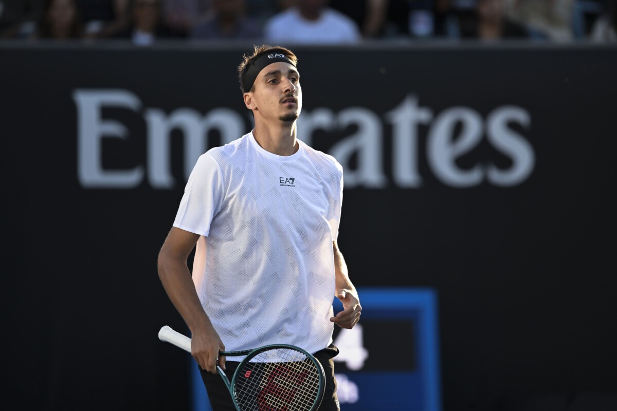Lorenzo Sonego lascia l'ATP di Dubai al 1T contro Stefanos Tstitsipas