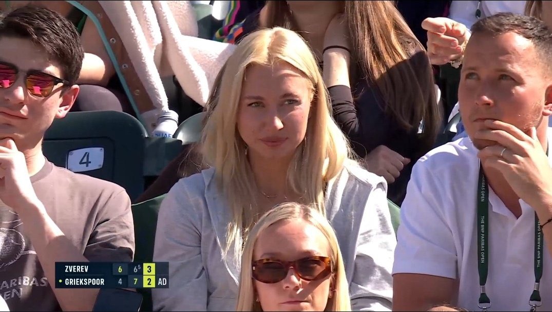 Anastasia Potapova segue il Griekspoor-Zverev dal box dell'olandese