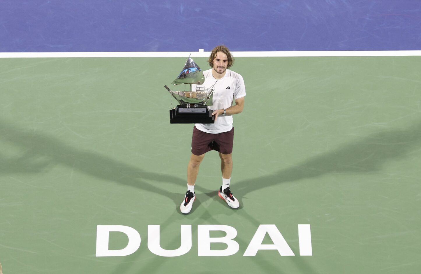 Stefanos Tsitsipas vince l'ATP 500 di Dubai e torna in Top 10