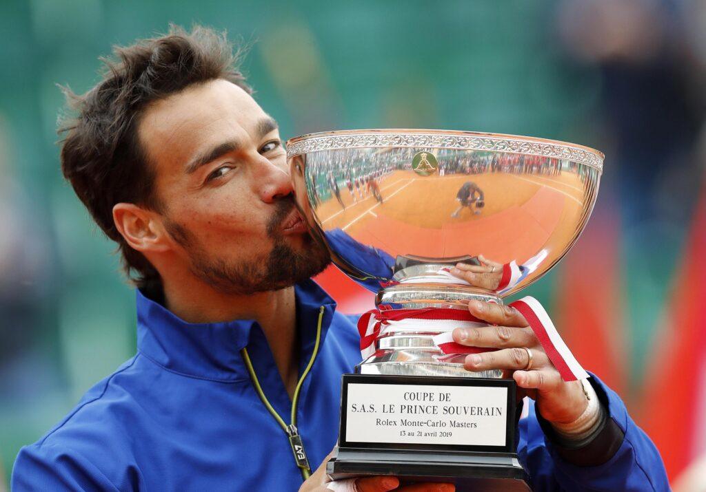 Fabio Fognini bacia il trofeo del Master 1000 di Montecarlo