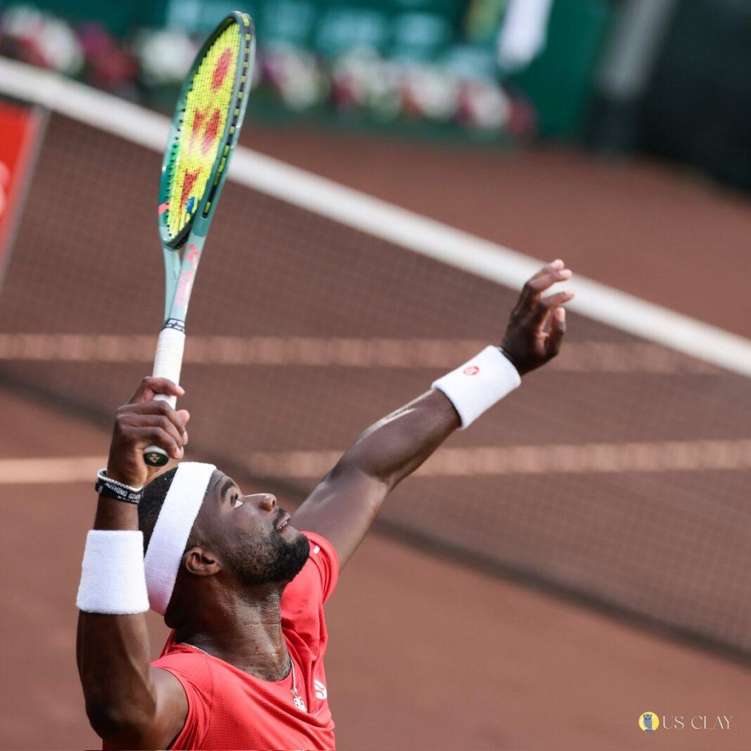 Francis Tiafoe in azione a Houston