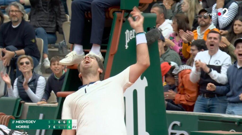 Cameron Norrie supera Medvedev in rimonta
