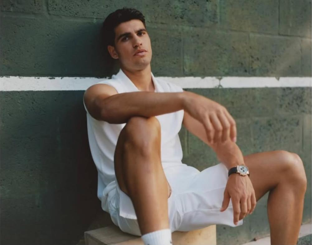 Carlos Alcaraz posa per il magazine HTSI del Financial Times (foto presa da X the tennis letter)