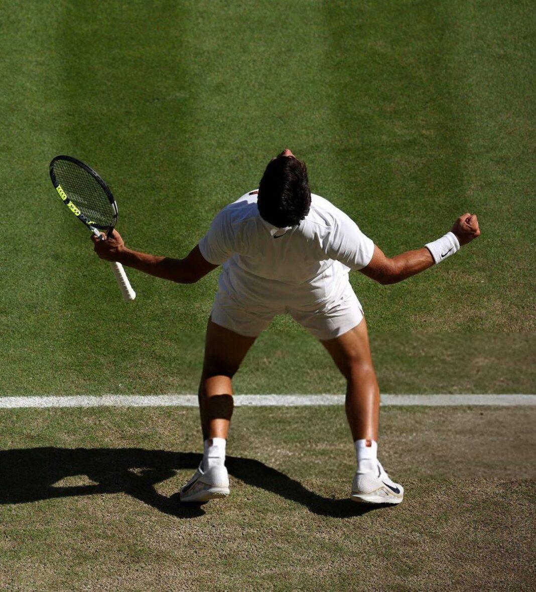 Carlos Alcaraz raggiunge la finale a Wimbledon