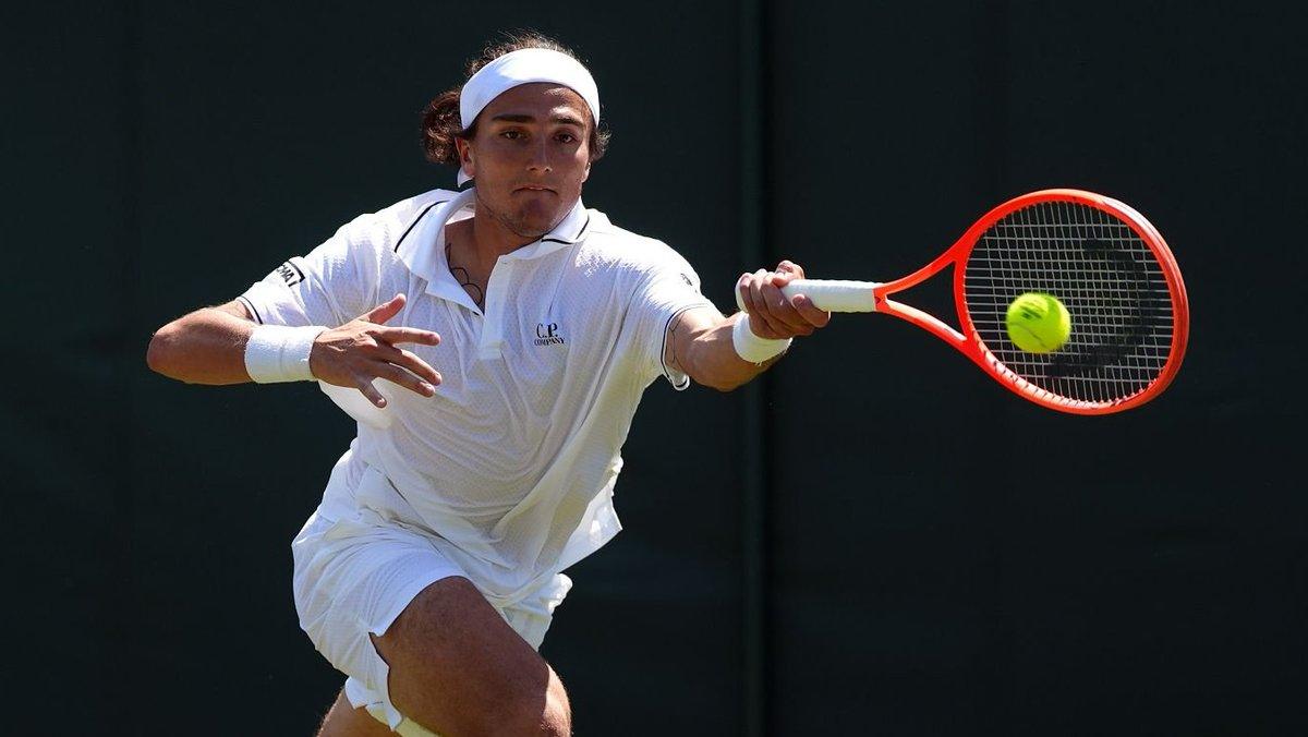 Bellucci in azione a Wimbledon