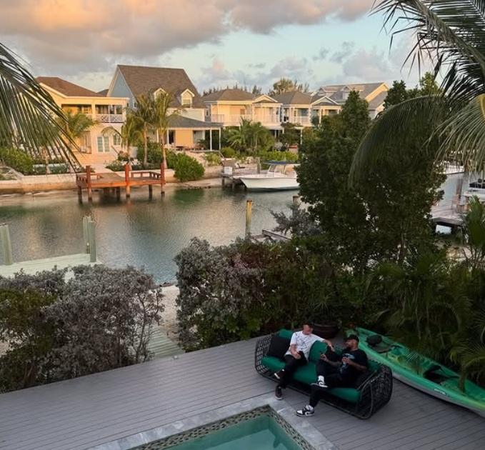Kyrgios in vacanza alle Bahamas