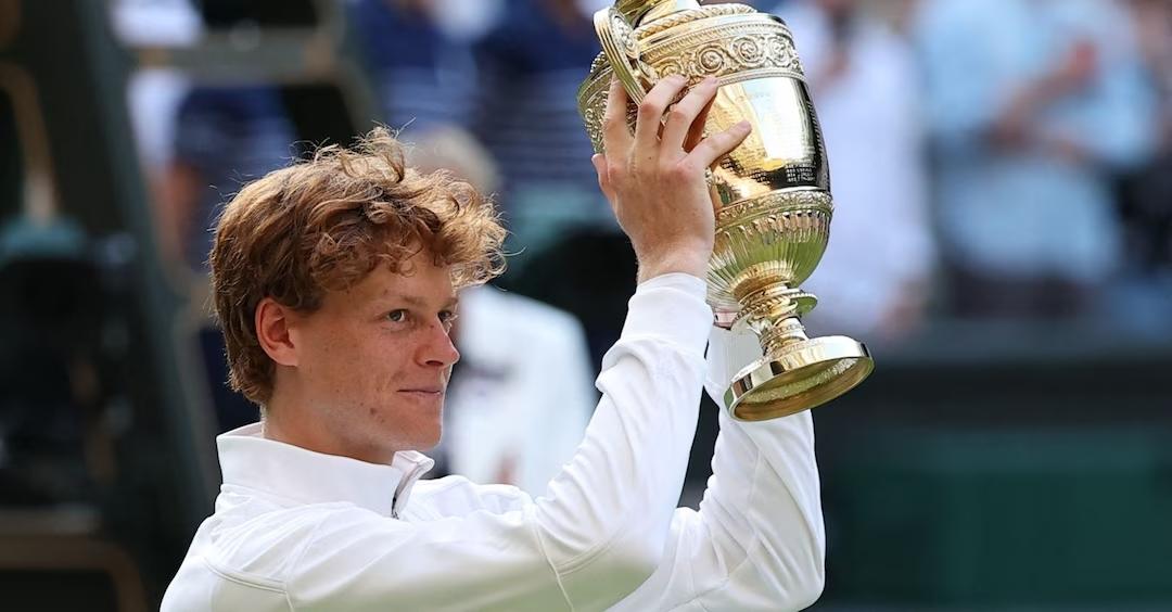 Sinner con il trofeo di WImbledon. L'azzurro ha superato quota 12000 punti nel ranking atp / foto presa da il Sole 24 ore