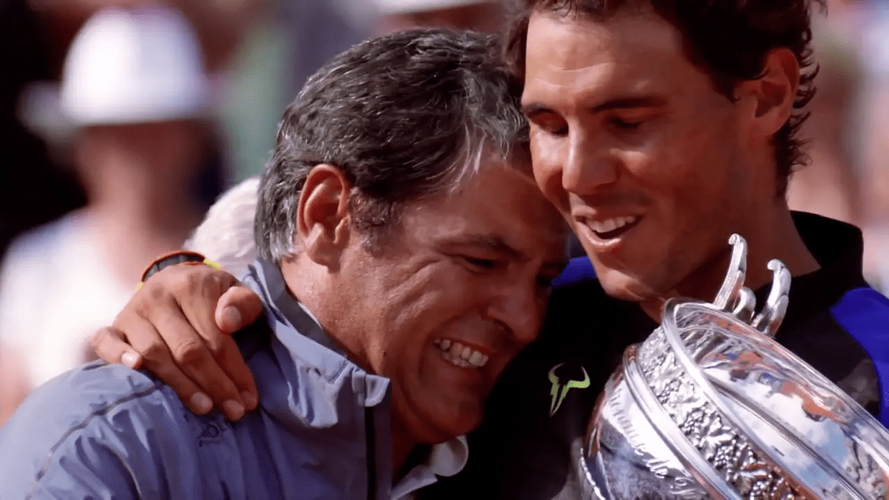 Toni Nadal abbraccia suo nipote Rafa Nadal