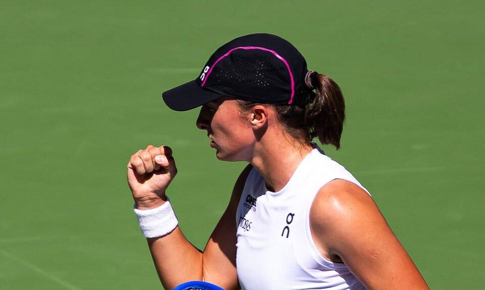 Iga Swiatek vince il 65esimo incontro consecutivo di primo turno, record nell'Era Open