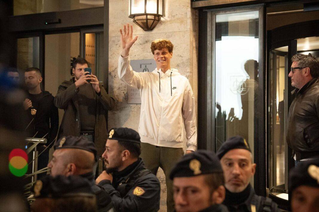 Jannik Sinner fra la folla a Torino nel 2024
