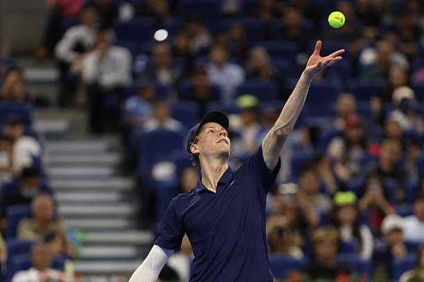 Jannik Sinner supera il primo turno a Pechino
