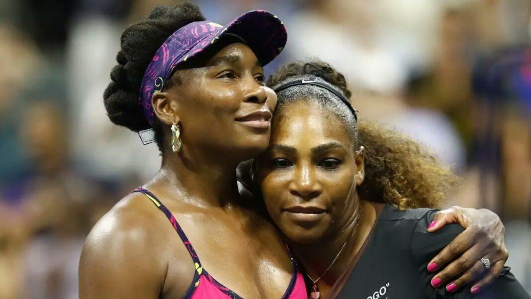 Venus Williams abbraccia la sorella Serena