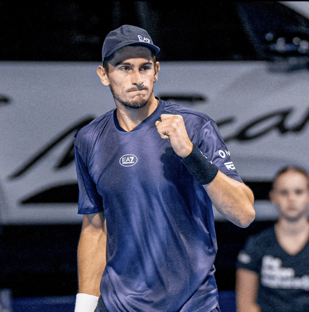 Matteo Arnaldi esulta per la vittoria al primo turno a Vienna