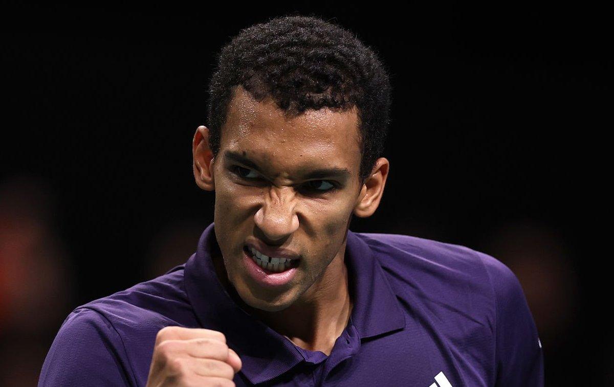 Auger-Aliassime raggiunge gli ottavi a Parigi