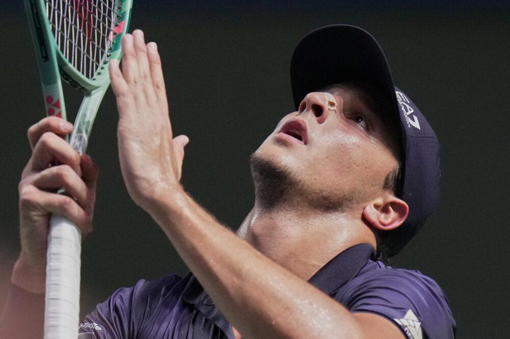 Luciano Darderi vs Lorenzo Musetti - Tennis, ATP Masters 1000 Shanghai Luciano Darderi perde al primo turno del Masters 100 di Parigi contro Arthur Cazaux (foto AP/LA Presse)