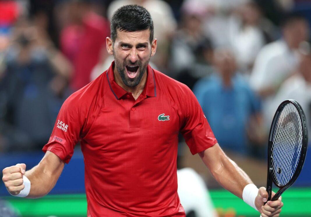 Novak Djokovic festeggia la decima semifinale in carriera a Shanghai