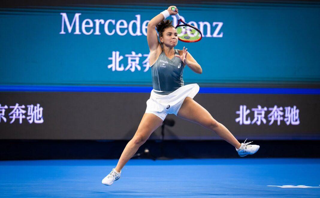 Jasmine Paolini in azione a Pechino