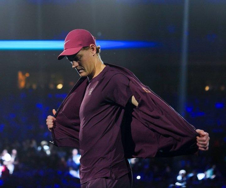 Sinner scende in campo a Parigi