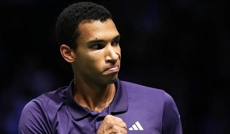 Auger-Aliassime vince la semifinale del Masters 1000 di Parigi superando Bublik e scavalca Musetti nella Race to Turin (foto presa da x josè morgado)