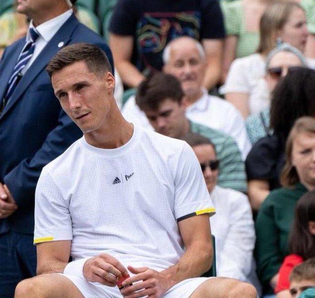 Joe Salisbury in campo a Wimbledon