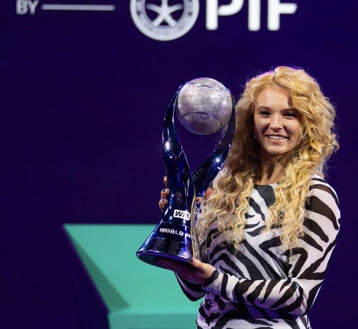 Katerina Siniakova premiata come numero 1 del mondo di fine anno in doppio