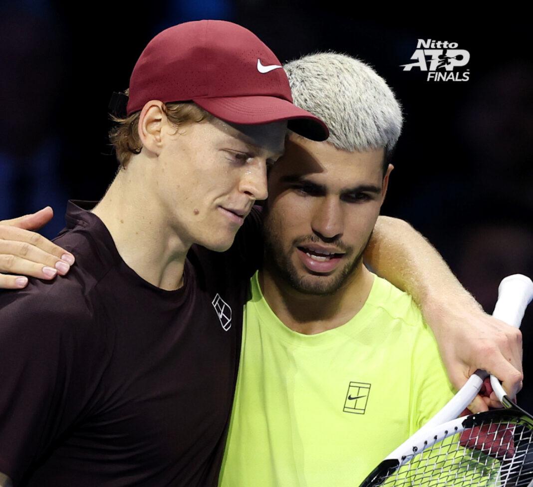 Jannik Sinner batte Carlos Alcaraz a Torino