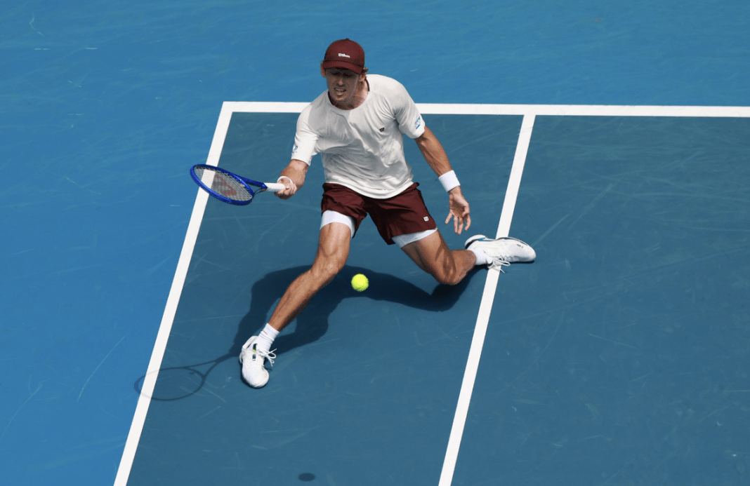 Alex De Minaur vince il primo turno agli Australian Open 2026