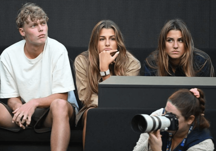 Le gemelle Federer e Cruz Hewitt al match di Sinner