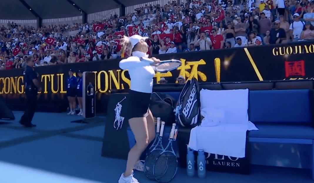 La kazaka Putintseva danza in modo provocatorio durante una discussione con i tifosi turchi agli Australian Open