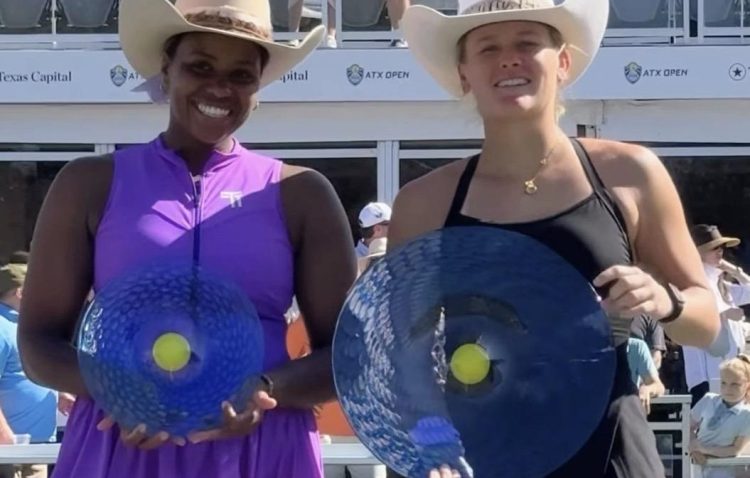 Peyton Stearns e Taylor Townsend alla premiazione del singolo ad Austin