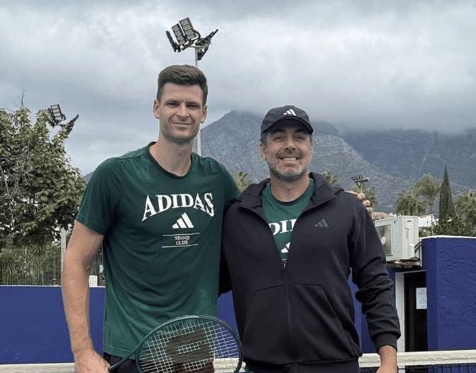 Hubert Hurkacz e l'ormai ex coach Nicolas Massu