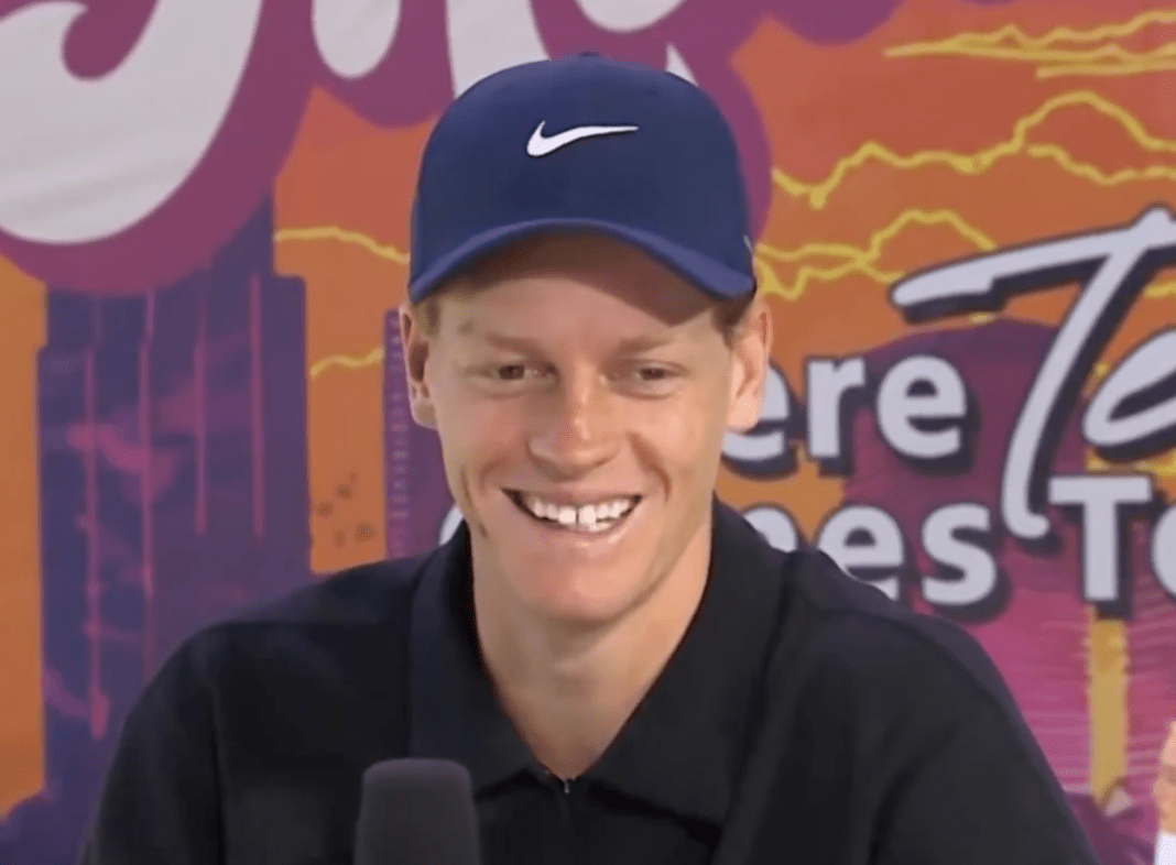 Jannik Sinner risponde alla proposta di Alcaraz su una sfida a padel