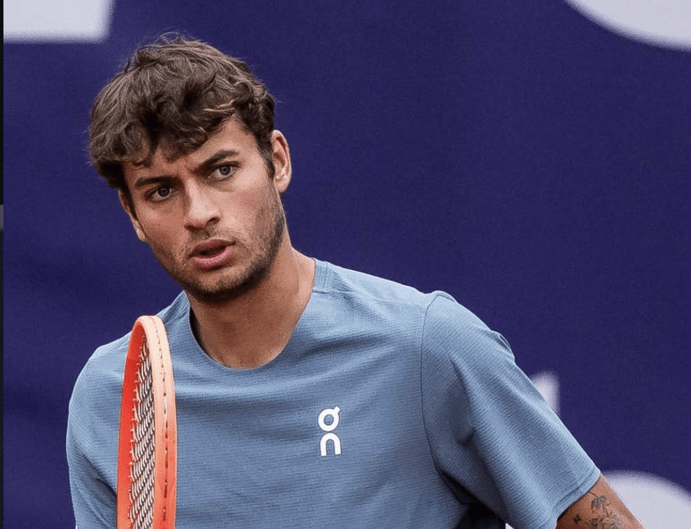 Flavio Cobolli in campo nell'ATP 500 di Monaco