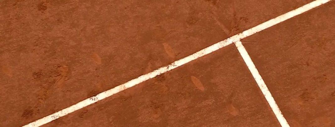 Il servizio di Qinwen Zheng chiamato buono dall'occhio di falco