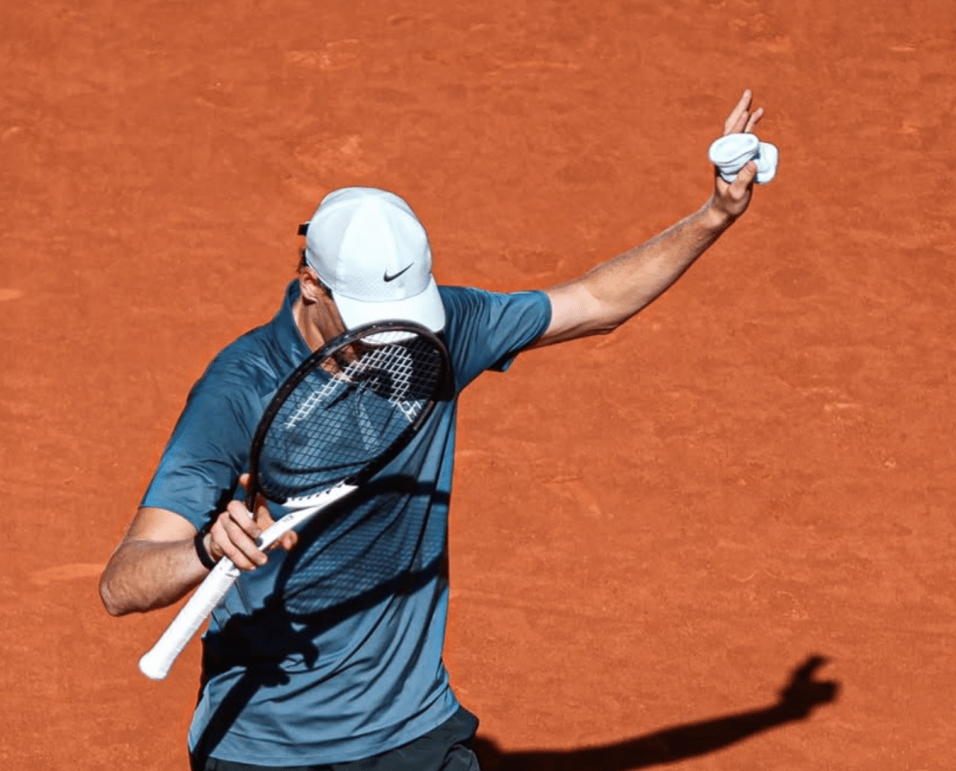 Jannik Sinner in campo al Mutua Madrid Open