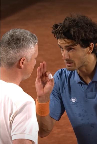 Herbert litiga con l'arbitro