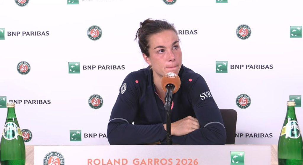 Lois Boisson piange durante la conferenza stampa al Roland Garros