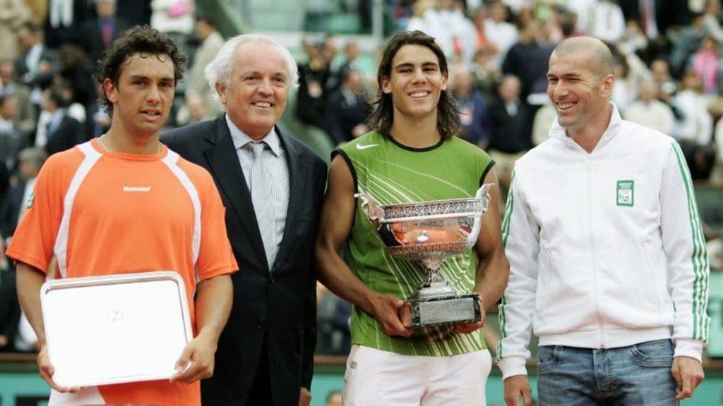 Mariano Puerta durante la premiazione del Roland Garros 2005