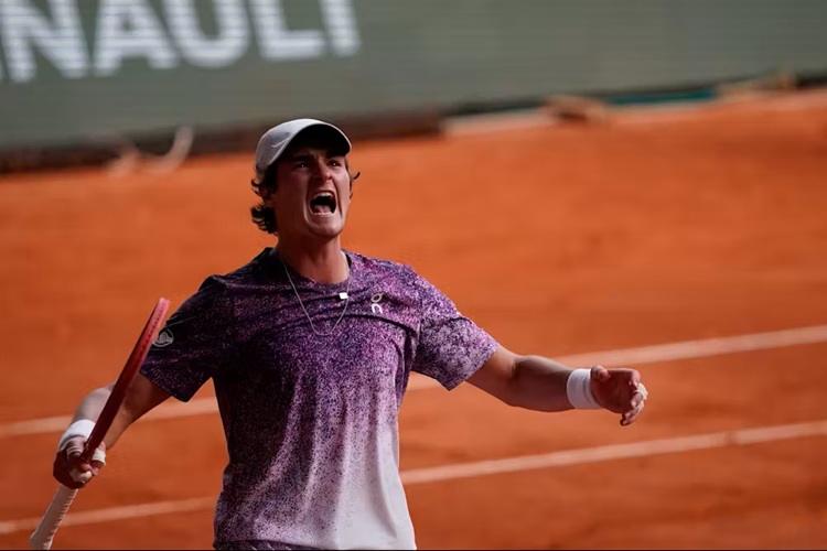 Fonseca compie l'impresa al terzo turno del RG 2026