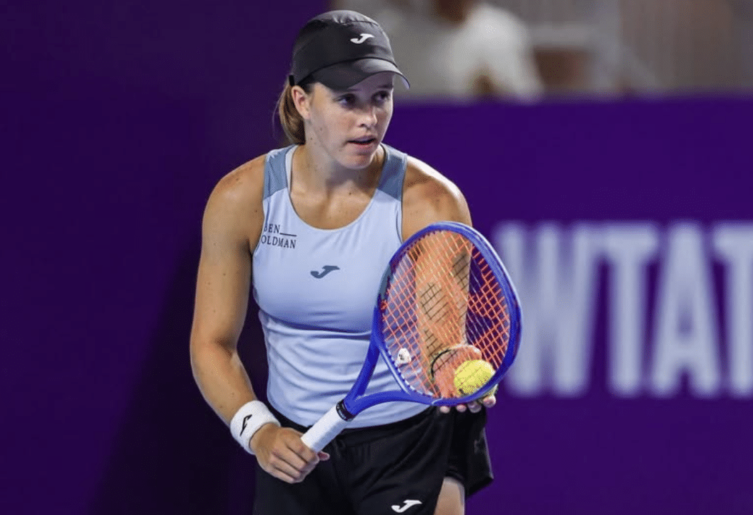 La tennista spagnola Kaitlin Quevedo in azione in Cina